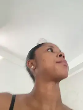 LIA PARKERR online show from April 8, 2026, 9:59 pm