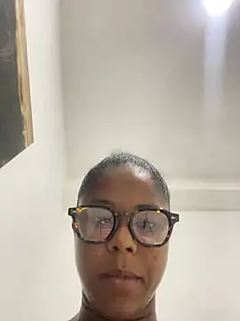 LIA PARKERR online show from May 24, 2026, 2:27 am