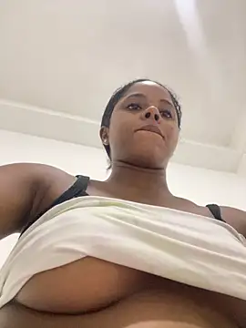 LIA PARKERR online show from May 27, 2026, 7:33 pm