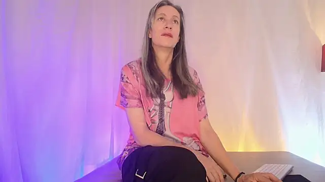 laurasofia45 online show from July 1, 2026, 11:01 am