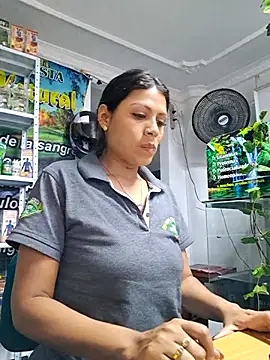 Tatianna Loove  online show from April 16, 2026, 9:39 pm