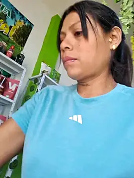 Tatianna Loove  online show from May 28, 2026, 1:52 pm