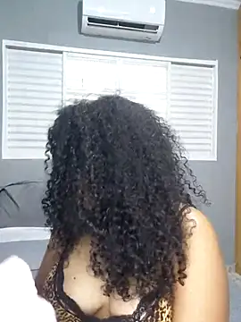 Snapshot of pandinhagamer chatting on February 6, 2026, 9:18 pm pandinhagamer online show from February 6, 2026, 9:18 pm