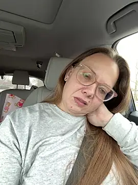 Snapshot of lickablelynn87 chatting on February 24, 2026, 3:21 pm lickablelynn87 online show from February 24, 2026, 3:21 pm