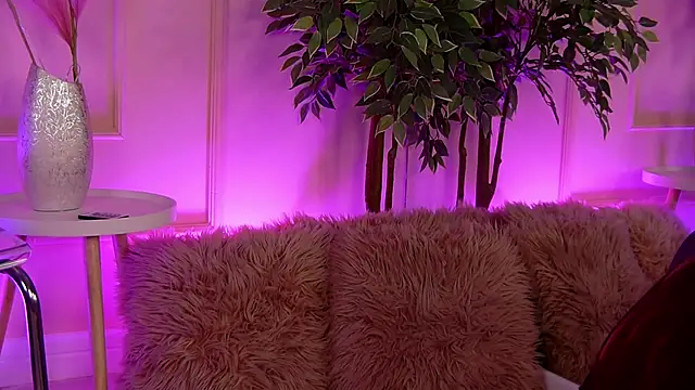 CrystalRedd online show from February 21, 2026, 6:03 am