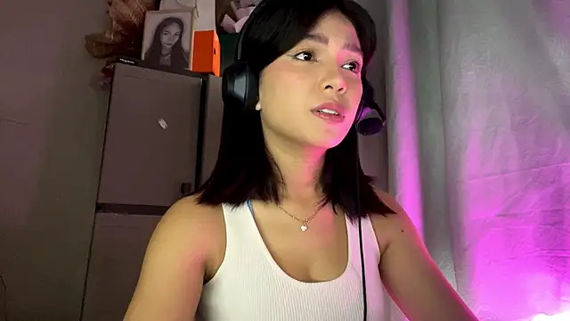 ConstancePorrini online show from February 20, 2026, 5:26 am