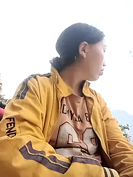 hot-luna- online show from March 26, 2026, 11:05 am