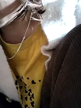 Snapshot of Bella-222 chatting on March 10, 2026, 4:17 am Bella-222 online show from March 10, 2026, 4:17 am