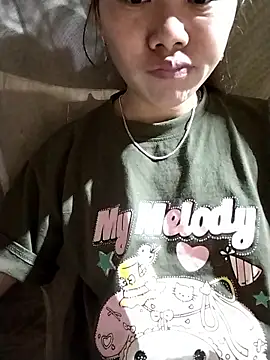 Snapshot of Bella-222 chatting on March 11, 2026, 11:44 pm Bella-222 online show from March 11, 2026, 11:44 pm