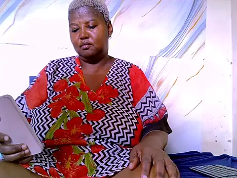 Snapshot of treasure_hunny chatting on February 13, 2026, 12:12 pm treasure hunny online show from February 13, 2026, 12:12 pm