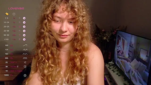 Snapshot of Milounee chatting on May 26, 2026, 8:43 am Milounee online show from May 26, 2026, 8:43 am