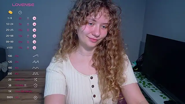 Snapshot of Milounee chatting on June 1, 2026, 10:55 pm Milounee online show from June 1, 2026, 10:55 pm