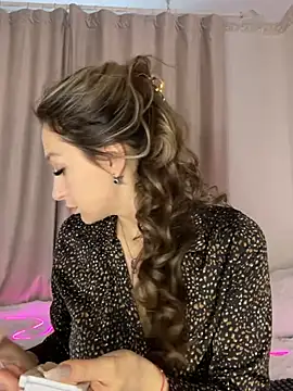 Snapshot of Alyxra chatting on February 8, 2026, 9:02 am Alyxra online show from February 8, 2026, 9:02 am