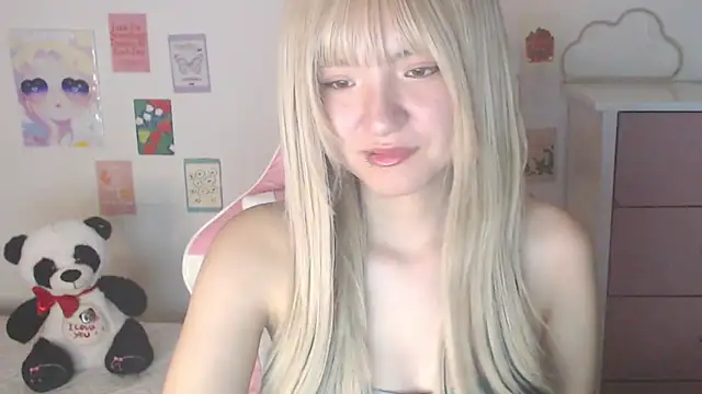 Snapshot of SweetSkyy_ chatting on March 8, 2026, 10:57 pm SweetSkyy online show from March 8, 2026, 10:57 pm