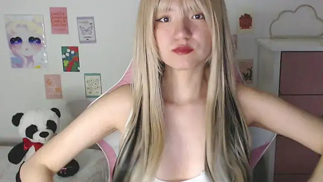 Snapshot of SweetSkyy_ chatting on March 10, 2026, 10:37 pm SweetSkyy online show from March 10, 2026, 10:37 pm