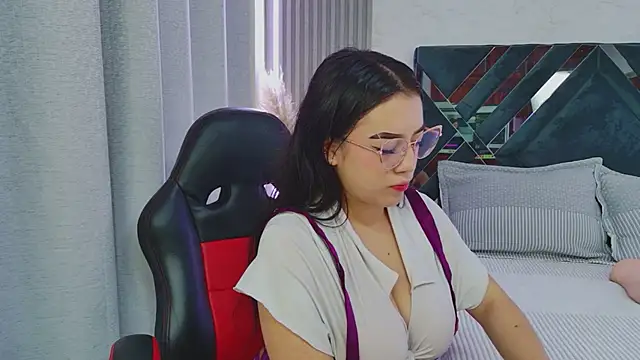 AmyTorres  online show from April 8, 2026, 3:34 pm