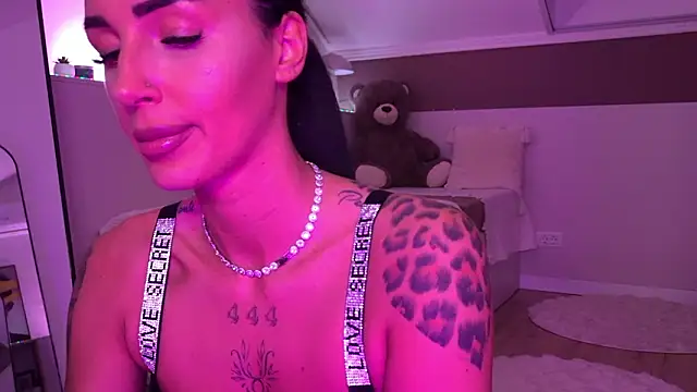 hayleybabe4 online show from February 16, 2026, 10:06 pm