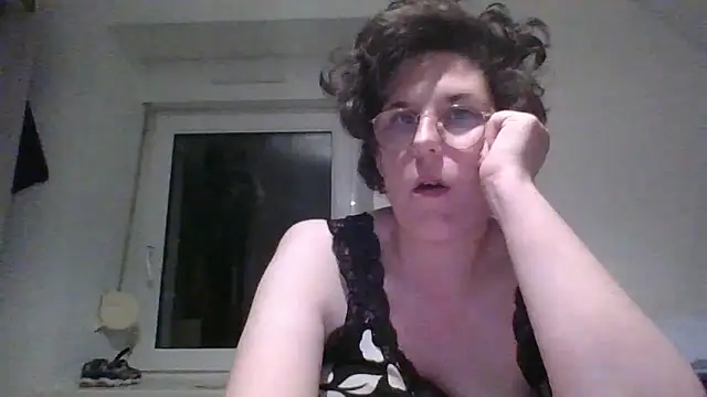 OIseauNoir88 online show from March 31, 2026, 7:25 pm