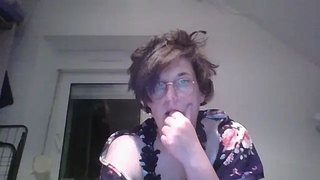 OIseauNoir88 online show from April 12, 2026, 7:19 pm