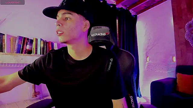 Snapshot of juan_posada chatting on February 16, 2026, 5:09 pm juan posada online show from February 16, 2026, 5:09 pm