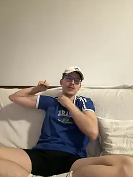 hungtwinkBR online show from June 23, 2026, 1:36 am