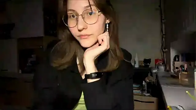 Miaaa Moon online show from February 14, 2026, 4:26 pm