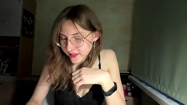 Snapshot of Miaaa_Moon chatting on June 25, 2026, 5:50 pm Miaaa Moon online show from June 25, 2026, 5:50 pm