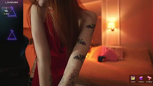 foxy red  online show from February 13, 2026, 9:33 pm