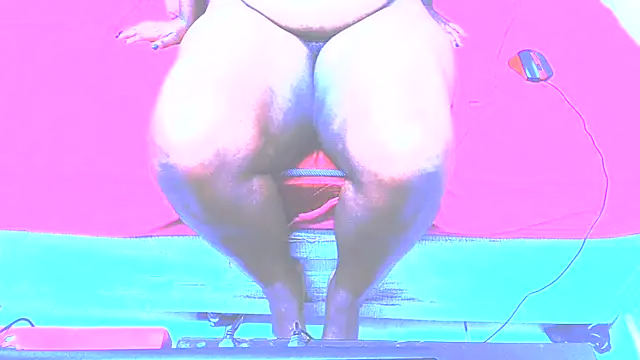 Snapshot of CurvyEbonyX chatting on February 7, 2026, 4:33 pm CurvyEbonyX online show from February 7, 2026, 4:33 pm