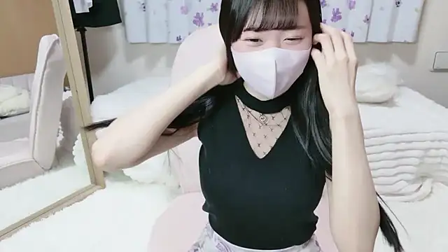 Snapshot of MOE_o0 chatting on February 25, 2026, 9:08 am MOE o0 online show from February 25, 2026, 9:08 am