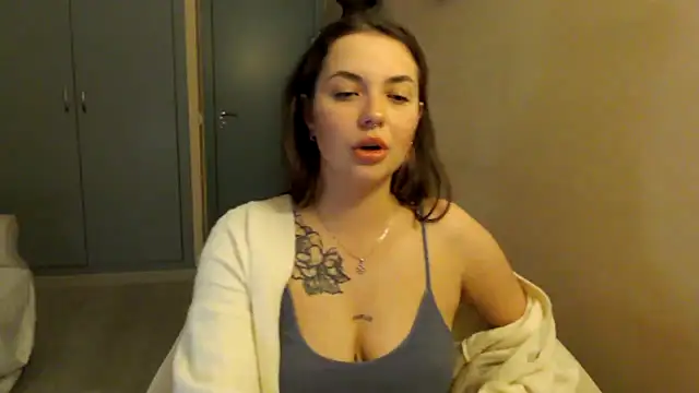 JuliaGraceOF online show from February 17, 2026, 11:00 pm