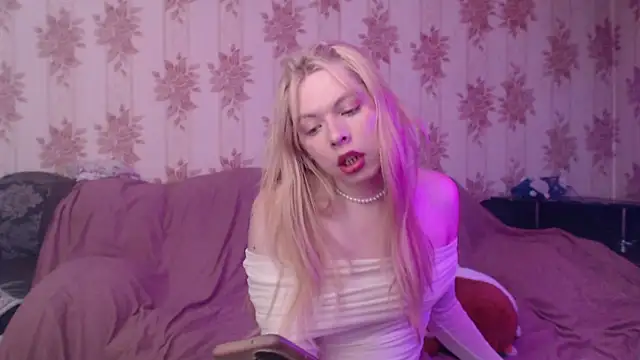 Snapshot of Cutie_Bambi chatting on February 10, 2026, 11:03 am Cutie Bambi online show from February 10, 2026, 11:03 am