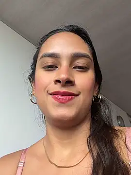 LunaHeat online show from April 10, 2026, 3:06 pm