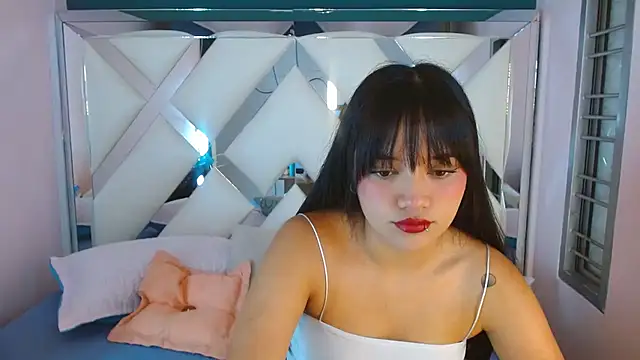 Snapshot of Kaytlin_James chatting on March 3, 2026, 12:00 pm Kaytlin James online show from March 3, 2026, 12:00 pm