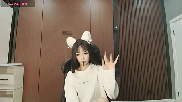 dionlee9 online show from March 12, 2026, 1:23 am