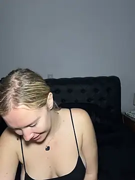 Snapshot of Ellie-rosee chatting on February 12, 2026, 7:14 am Ellie-rosee online show from February 12, 2026, 7:14 am