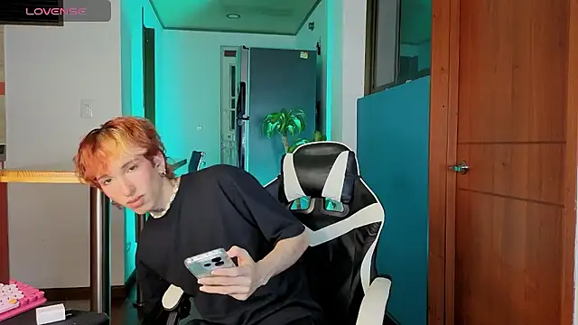 golden twink  online show from February 11, 2026, 6:29 am