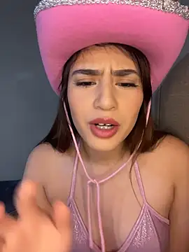 Snapshot of romyamo chatting on February 7, 2026, 3:32 am romyamo online show from February 7, 2026, 3:32 am