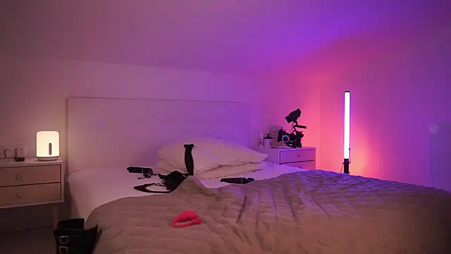 Sarah Pink online show from March 1, 2025, 8:31 pm