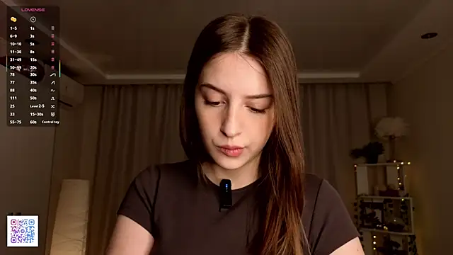 LeanneDinkle online show from April 12, 2026, 4:06 am