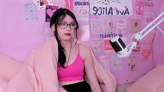 Snapshot of NessaV chatting on February 3, 2026, 9:25 am NessaV online show from February 3, 2026, 9:25 am