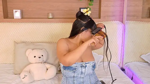 VioletBloomm online show from March 11, 2026, 11:38 am