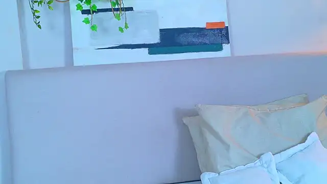 VioletBloomm online show from March 31, 2026, 11:43 am