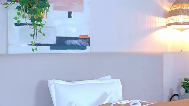 VioletBloomm online show from April 14, 2026, 3:12 am