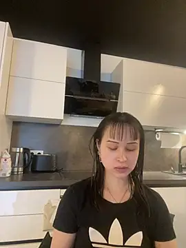 Just-Lilly online show from May 18, 2026, 5:52 pm