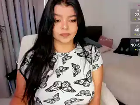 Snapshot of moonhelen chatting on February 4, 2026, 6:58 pm moonhelen online show from February 4, 2026, 6:58 pm