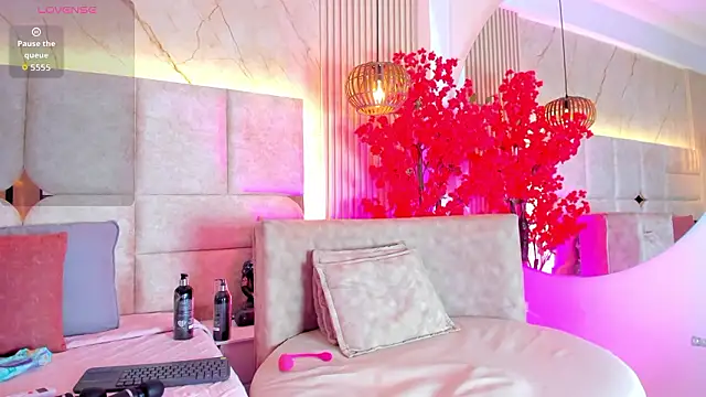 EmmaLovve online show from March 27, 2026, 2:39 am