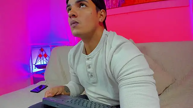 jhon nicolas online show from April 5, 2026, 9:01 pm