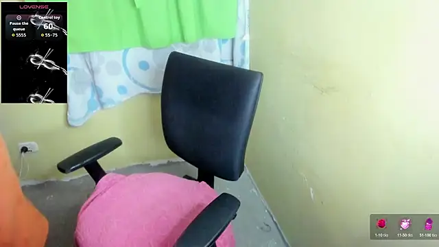 LuciaMiilf online show from March 12, 2026, 4:57 pm