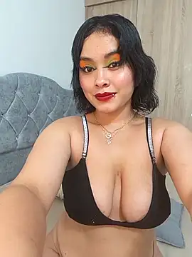 Snapshot of zoe_love18 chatting on May 5, 2026, 4:42 am zoe love18 online show from May 5, 2026, 4:42 am